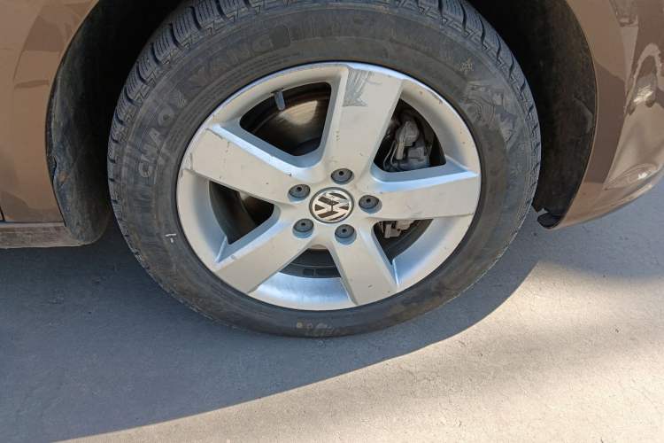 Used Volkswagen Touran 2014 1.4T DSG 30th Anniversary Edition Right Front Wheel Hub