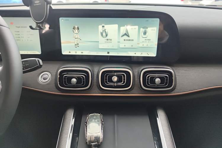 Used Chery Tiggo 9 2023 Updated Version 2.0T Dual-Clutch Two-Wheel Drive Leading Edition 5 Seats Audio And AC Panel