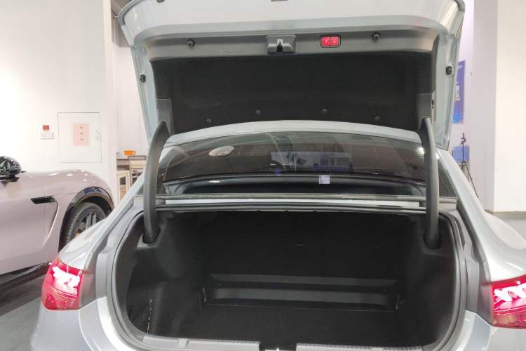 Used Mercedes-Benz EQE 2022 350 Pioneer Edition