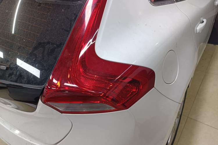 Used Volvo V40 2015 1.6T Zhiya Edition
