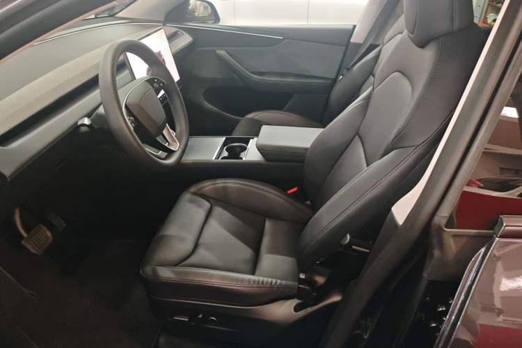 Used Tesla Model Y 2025 Rear-Wheel-Drive Version
