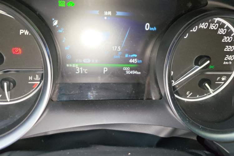 Used Toyota Camry 2018 Dual-Engine 2.5 HG Luxury Edition Odometer Close Up