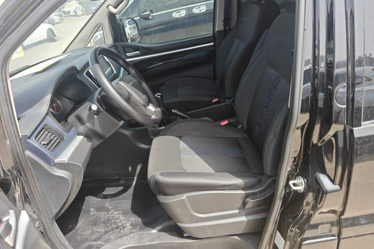 Used FORTHING Lingzhi 2022 Striving Version M5L 1.6L Base Model 9-Seater Left Front Seat