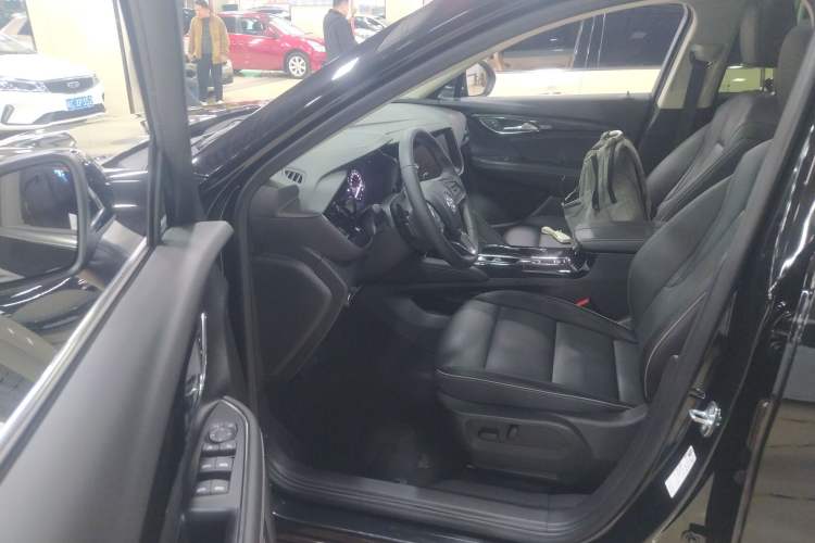 Used Buick Envision 2023 Encore S 552T Two-Wheel Drive Luxury Model
