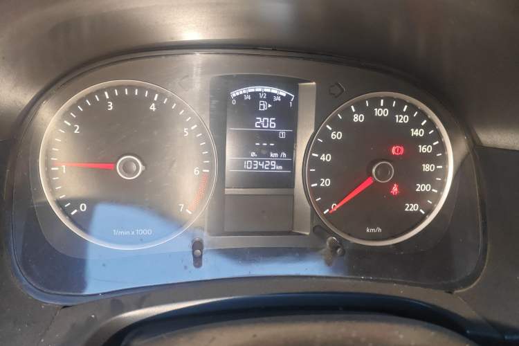 Used Volkswagen Lavida 2013 Classic 1.6L Manual Fashion Edition Odometer Close Up