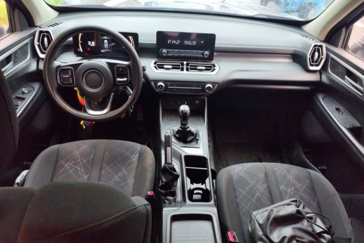 Used Great Wall King Kong Poer 2022 2.0T Manual Diesel Two-Wheel-Drive Entrepreneurial Long-Box Version GW4D20M Center Console