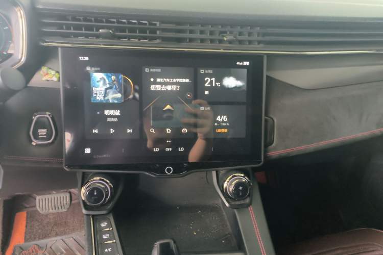 Used Lynk & Co 05 2020 2.0TD Four-Wheel Drive HypeHalo Audio And AC Panel