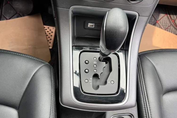 Used Citroen C4 Sega 2018 1.6L Automatic Luxury Model Gear Lever