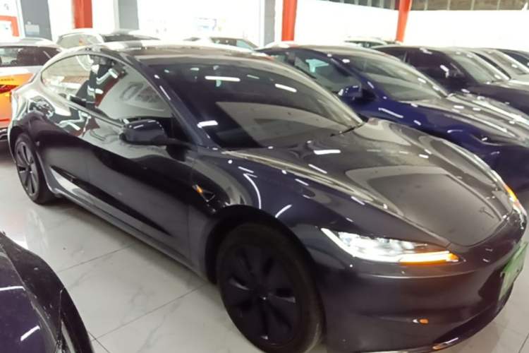 Used Tesla Model 3 2023 Rear-Wheel-Drive Version Front Right 45 Deg