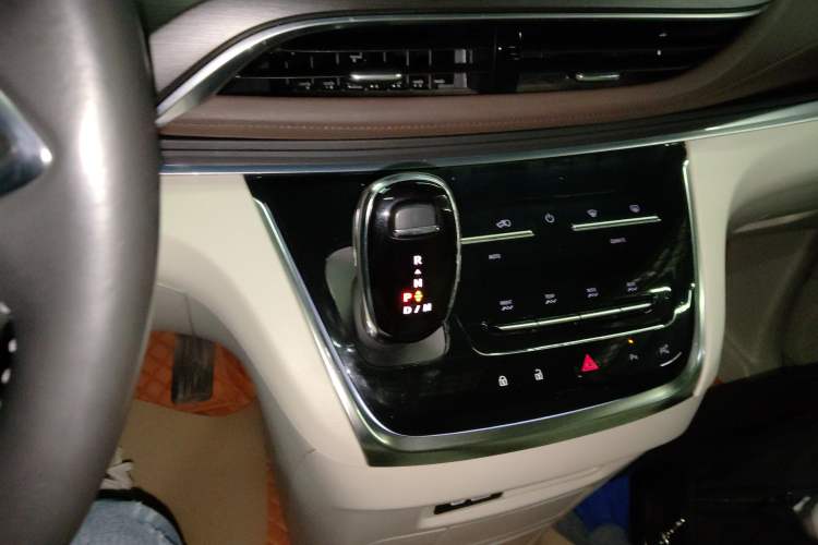 Used Buick GL8 2022 Land Executive Class 652T Prestige Model
