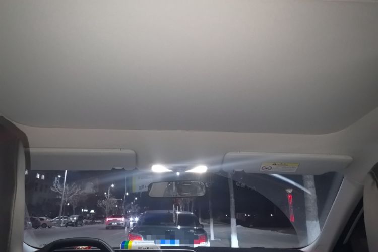 Used Venucia V 2022 260T Black Horse Edition · Idol
