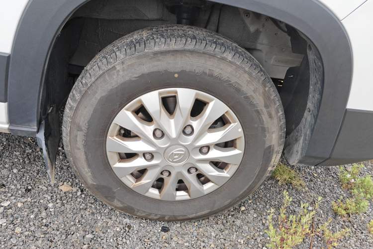 Used SAIC MAXUS Xintu V90 2024 ZhiJie 2.0T Automatic Front-Wheel-Drive Short Wheelbase Mid-Height Design with Single Rear Tire—5/6 Seater