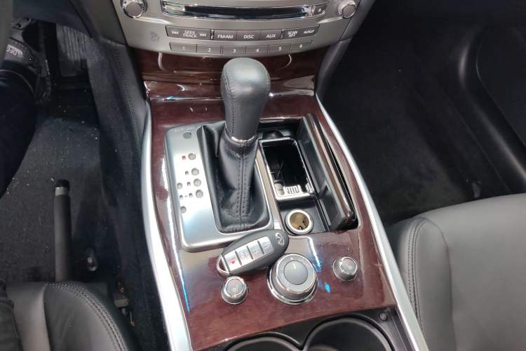Used Infiniti Q70 2017 Q70L 2.5L Enjoyment Edition Gear Lever