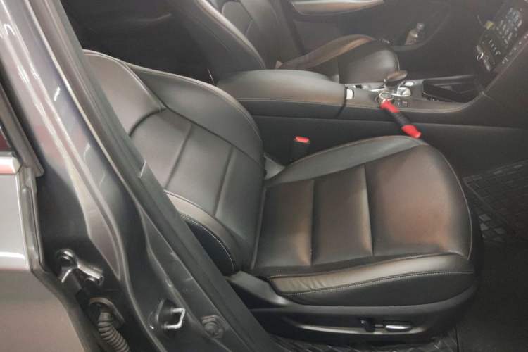 Used Infiniti QX50 2020 2.0T All-Wheel-Drive Elite Version Right Front Seat