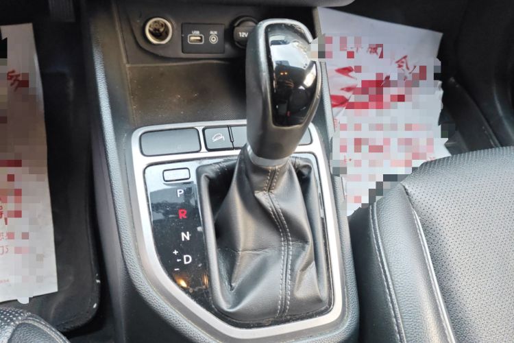 Used Hyundai ix25 2015 1.6L Automatic Two-Wheel-Drive Deluxe DLX Model
