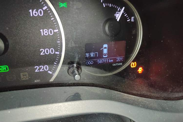 Used Lexus CT 2017 CT200h Elite Edition Two-Tone China V Standard Odometer Close Up