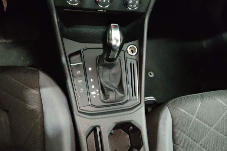 Used Volkswagen Lavida 2023 1.5L Automatic De Yi Edition Gear Lever