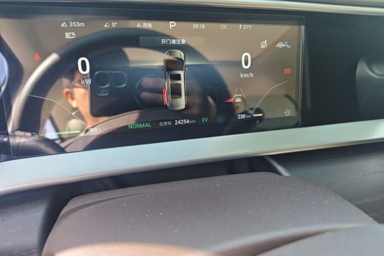 Used Denza D9 2024 DM-i 980 Four-Wheel Drive Prestige Model
