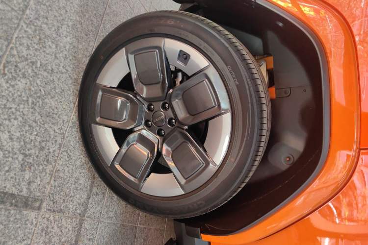 Used iCAR V23 2026 Model V23S 501 Four-Wheel Drive Peak Performance Edition Right Rear Wheel Hub