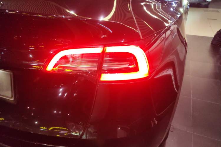 Used Tesla Model Y 2021 Long-Range All-Wheel-Drive Version