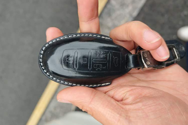 Used Nissan Quest 2015 3.5L SL Vehicle Key