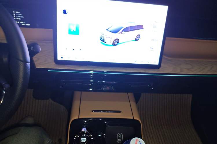 Used GAC Trumpchi E8 New Energy 2025 150km PRO+ Audio And AC Panel