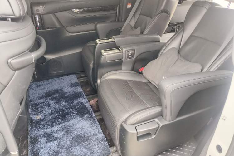 Used Toyota Vellfire 2023 Crown Dual-Engine 2.5L HV Luxury Edition Left Rear Seat