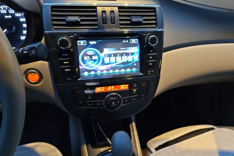 Used Nissan Tiida 2011 1.6L CVT Smart Version Audio And AC Panel