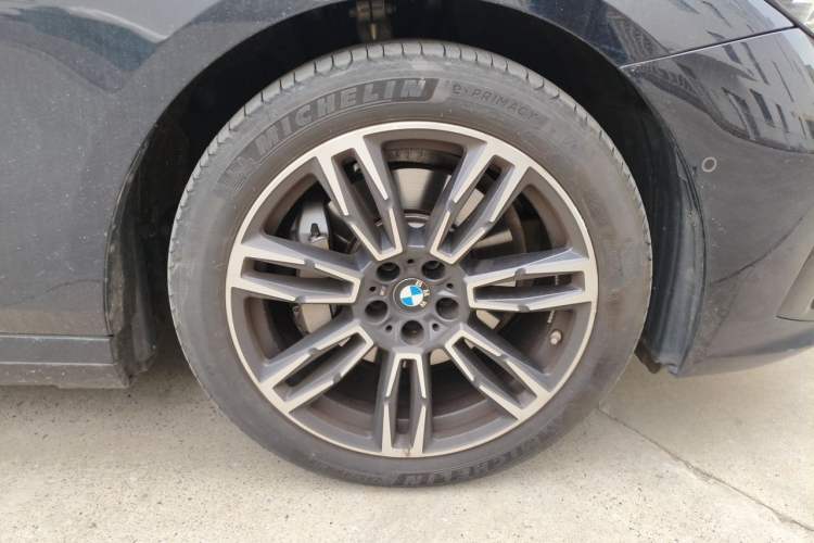Used BMW 5 Series 2024 530Li Leading Model M Sport Package Right Front Wheel Hub