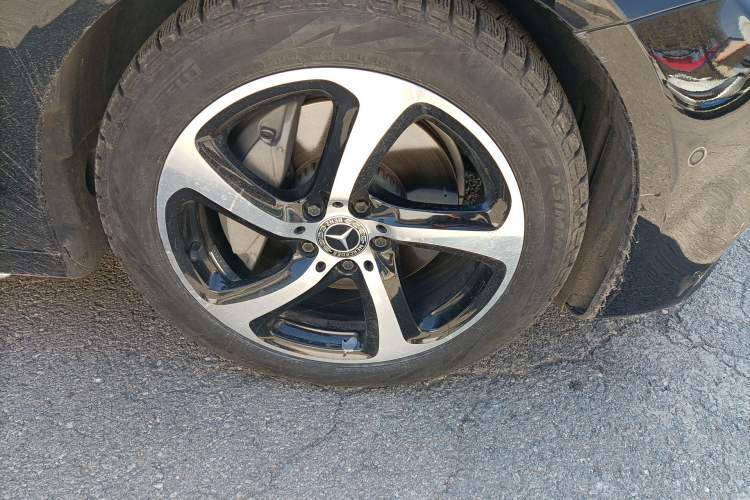 Used Mercedes-Benz E-Class 2018 E 300 L Sporty and Stylish Model
