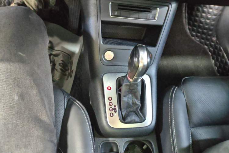 Used Volkswagen Tiguan 2016 300TSI Automatic Two-Wheel Drive Luxury Edition Gear Lever