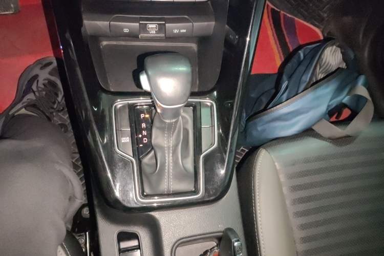 Used Kia Sportage R 2019 2.0L Automatic Smart Luxury Edition Gear Lever