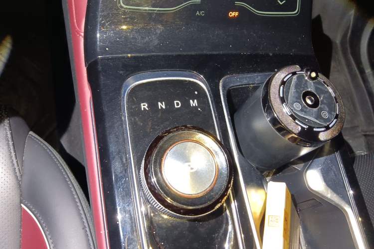 Used SOL QX 2021 300T DCT Prestige Smart Connectivity Version
