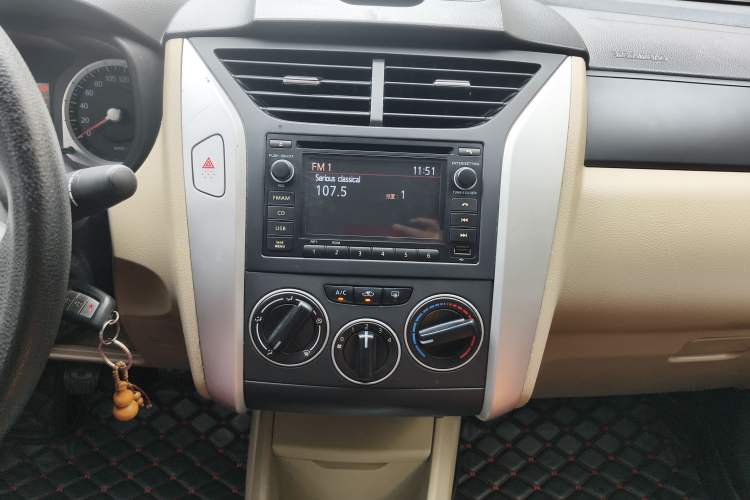 Used Venucia R50 2013 1.6L Manual Fashion Edition