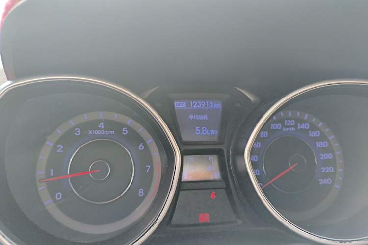 Used Hyundai Elantra (5th Generation / Langdong) 2016 1.6L Manual Luxury Model Odometer Close Up