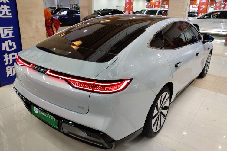 Used Geely Galaxy E8 2024 665 km Range Rear-Drive Starship Long-Range Version