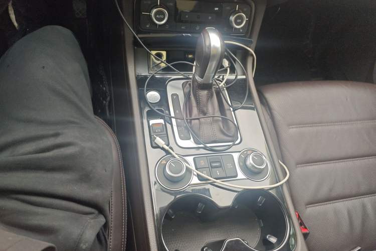 Used Volkswagen Touareg 2017 3.0 TSI Touareg Model Gear Lever