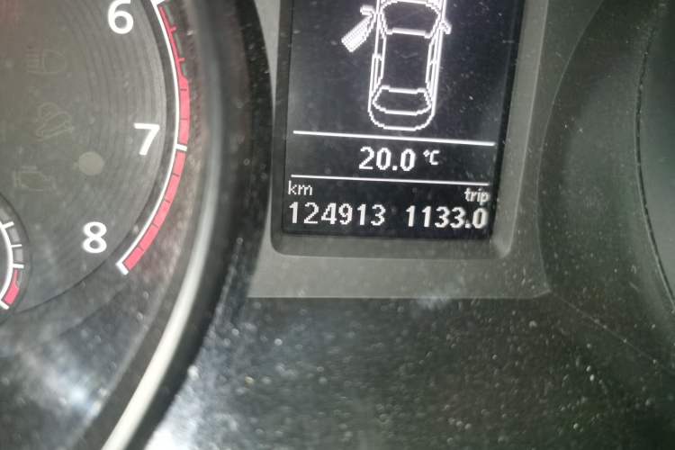 Used Volkswagen Passat 2016 330TSI DSG Luxury Edition Odometer Close Up