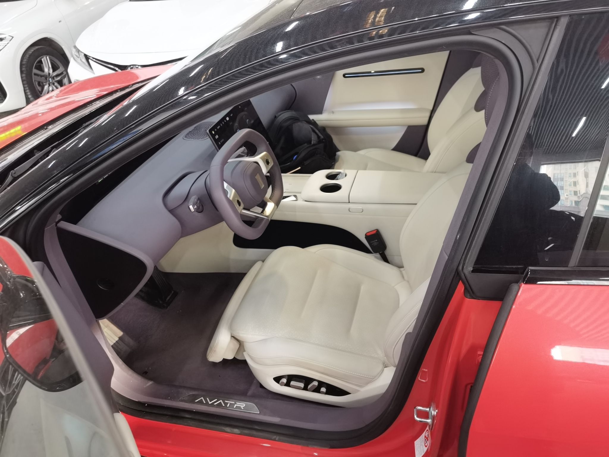 المقاعد الأمامية داخل السيارة