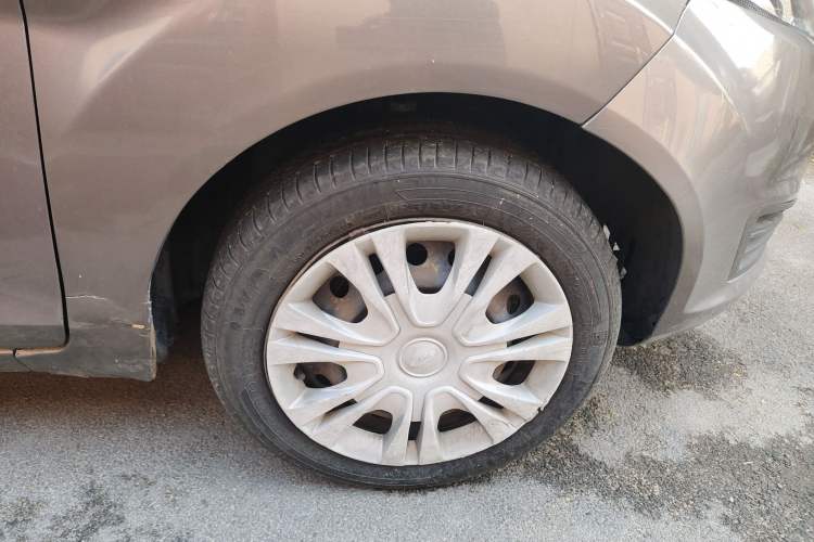 Used Ford Fiesta 2013 Sedan 1.5L Manual Fashion Edition Right Front Wheel Hub