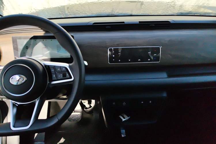 Used Ruichi EC75 2025 Model Passenger Vehicle Smart Driving Edition Pioneer I 41.5 kWh