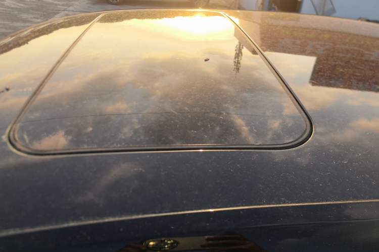 Used Volkswagen Lavida 2013 Restyled Classic 1.6L Manual Comfort Edition Roof