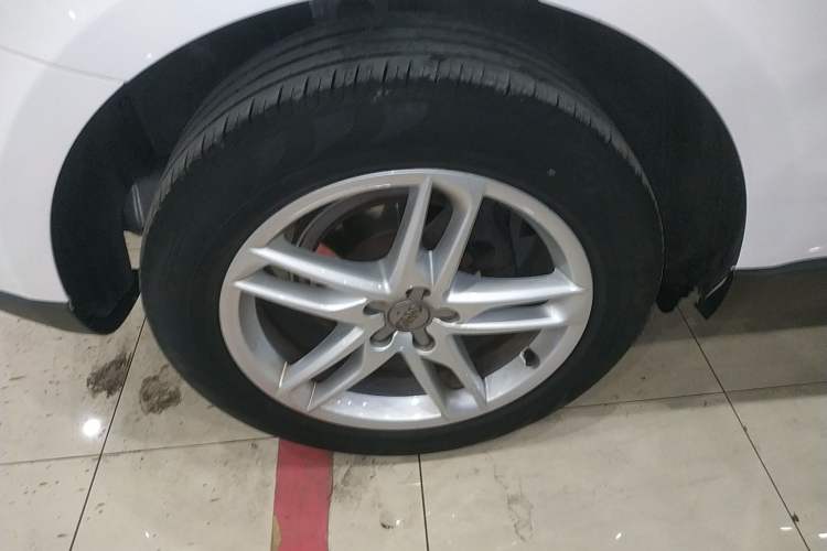 Used Audi Q5 2017 40 TFSI Ambition Edition Right Rear Wheel Hub