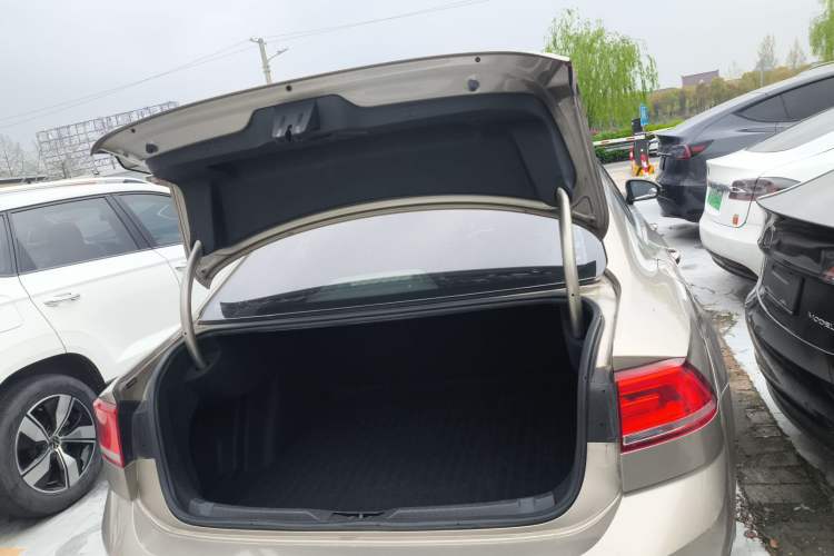 Used Volkswagen Lamando 2018 280TSI DSG Comfort Edition Trunk