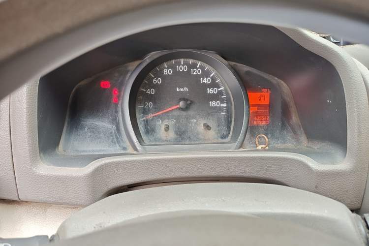 Used Nissan NV200 2014 1.6L Manual Luxury Model China V Standard