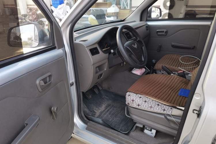 Used Wuling Rongguang V 2019 1.5L Window-Sealed Utility Model China VI LAR
