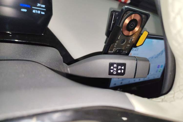 Used Chery QQ Little Ant 2024 Edition Youth Version 321 km Beloved Version 29.23 kWh Gear Lever