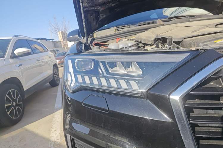 Used Audi Q7 2023 55 TFSI quattro S line Sport Edition Right Front Headlight