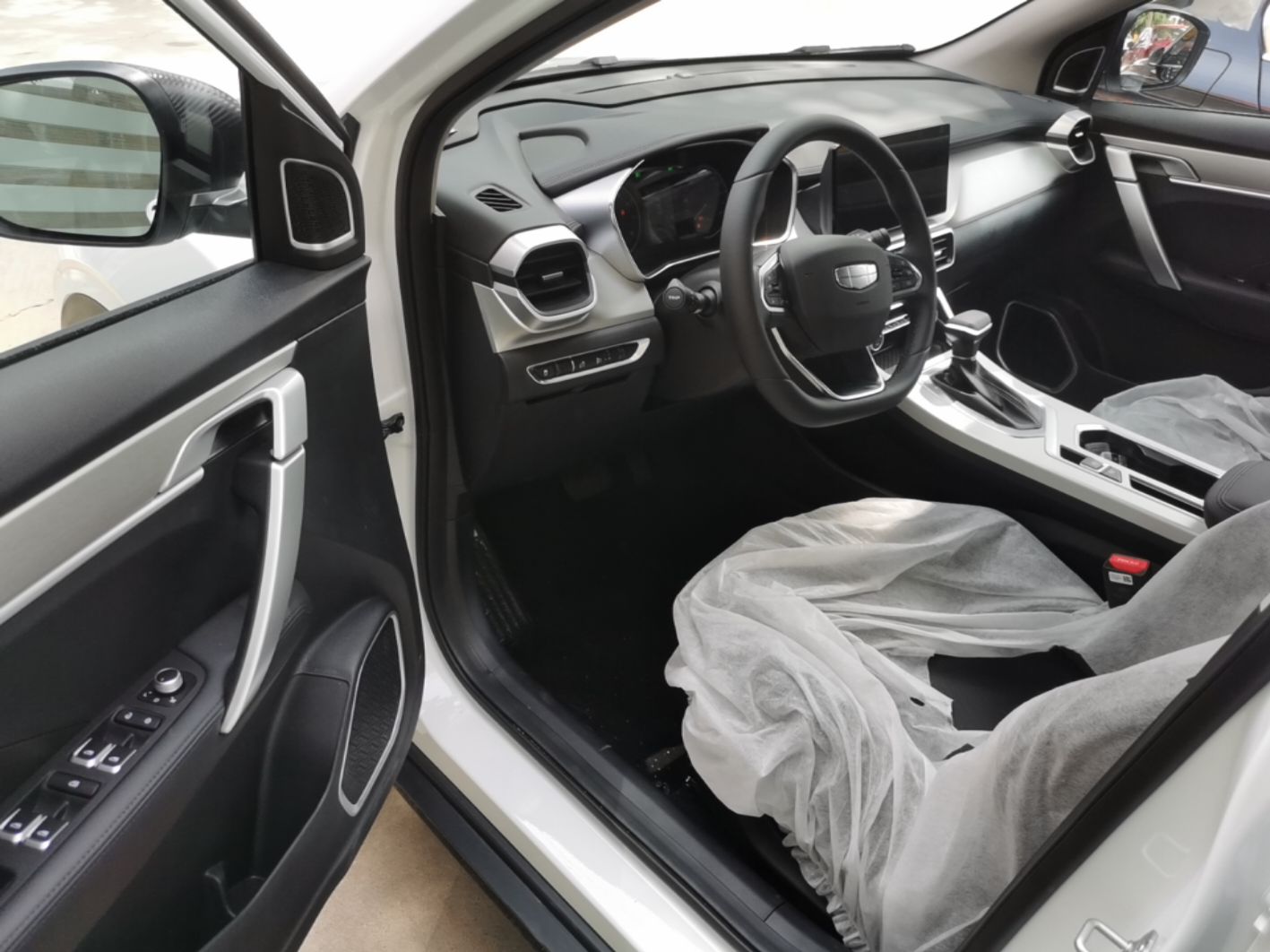 Geely Auto Coolray 2025 1.5L CVT Super Edition — снимка 18