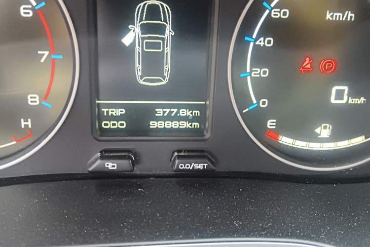 Used Geely Auto Vision X6 2016 1.3T CVT Flagship Model Odometer Close Up